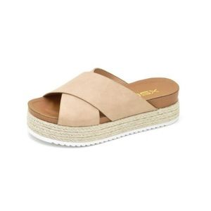 NWOT Platform sandals